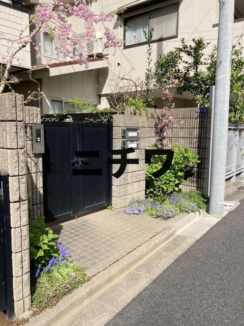クレシェンテ高輪のエントランス