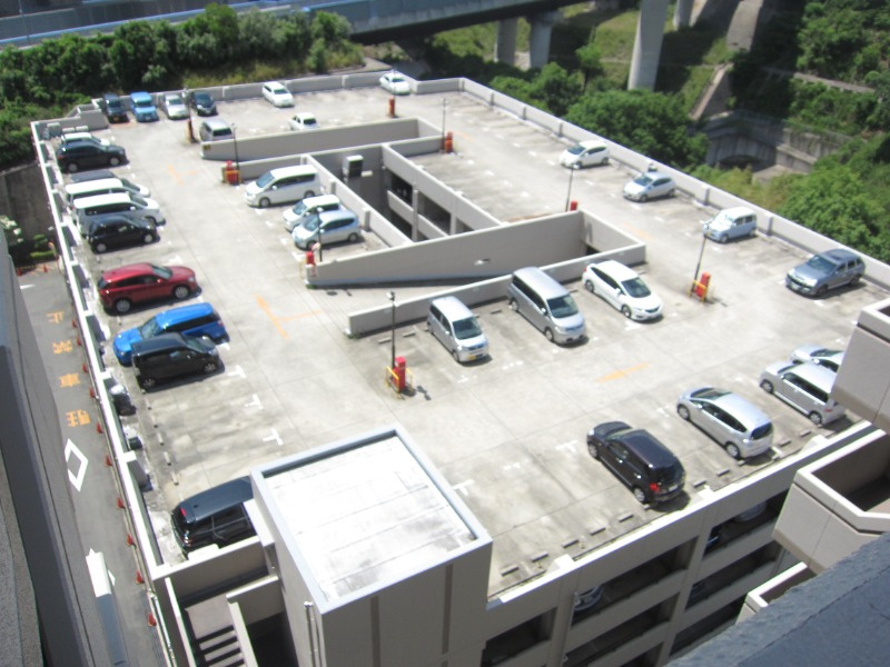 グレーシィ須磨アルテピアⅢ番街1期棟の駐車場