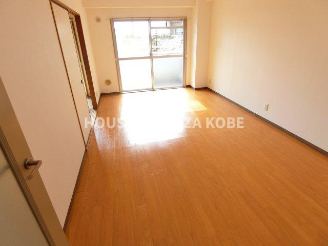 高倉山ハイツの居間・リビング