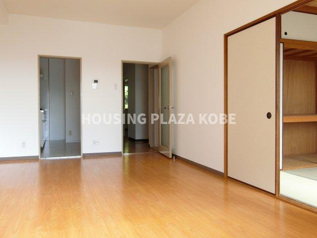 高倉山ハイツの居間・リビング