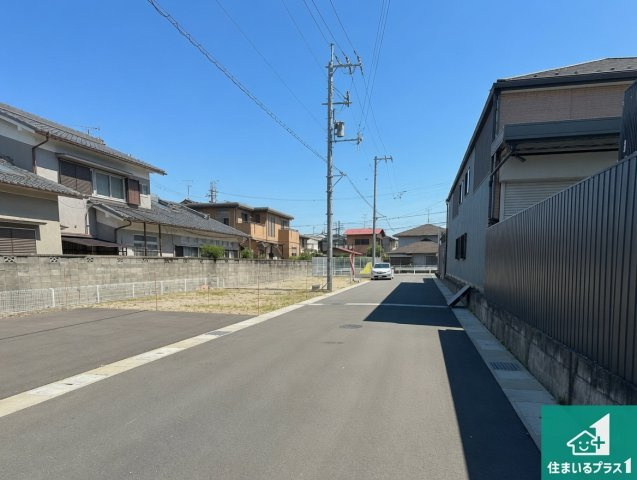 ●29(土)30(日)現地説明会！　桜井市西之宮の前面道路含む現地写真|周辺は閑静な住宅街！前面道路広々で車の出し入れも便利です。駐車が苦手な方でも安心して車庫入れできます！