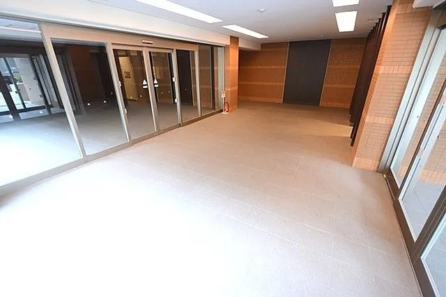 セイル西宮北口のロビー