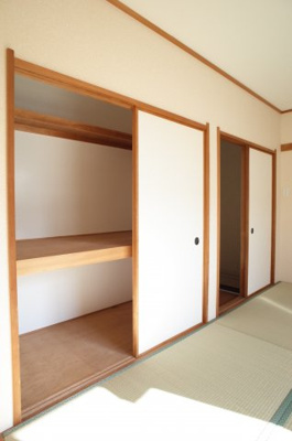 【収納】 | 浅間メゾネットＡ | ２階和室にはたくさん入りそうな押入れ☆