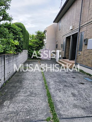 グランクレストの駐車場