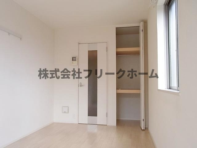 武蔵野市境南町３丁目のアパートの居間・リビング