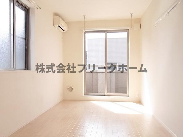 武蔵野市境南町３丁目のアパートの寝室