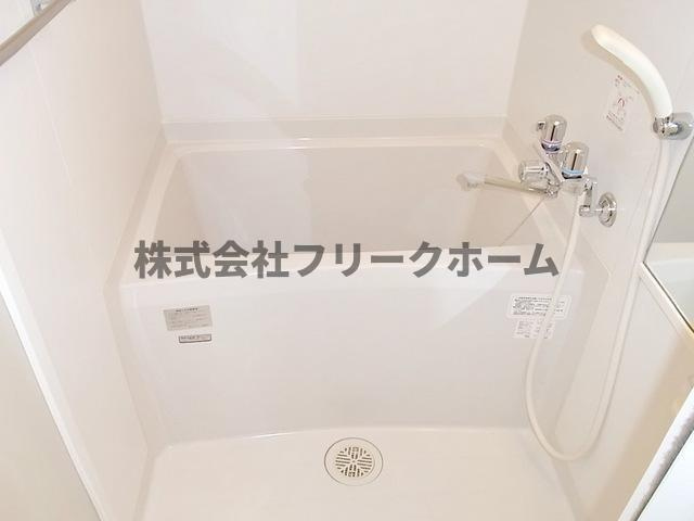 武蔵野市境南町３丁目のアパートの浴室