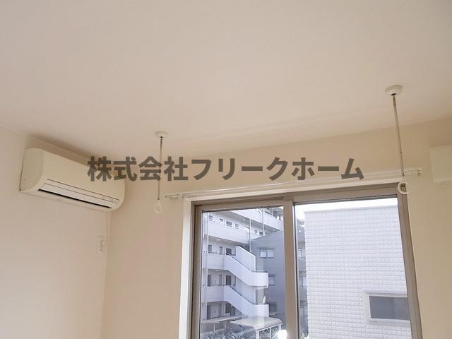 武蔵野市境南町３丁目のアパートのバルコニー