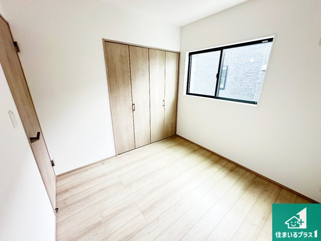 桜井市西之宮　新築一戸建ての洋室|シンプルな洋室は、自分好みのインテリアが楽しめます♪ご家族とインテリアや家具を選びに行くのは入居時の醍醐味の一つです。ぜひお楽しみください♪