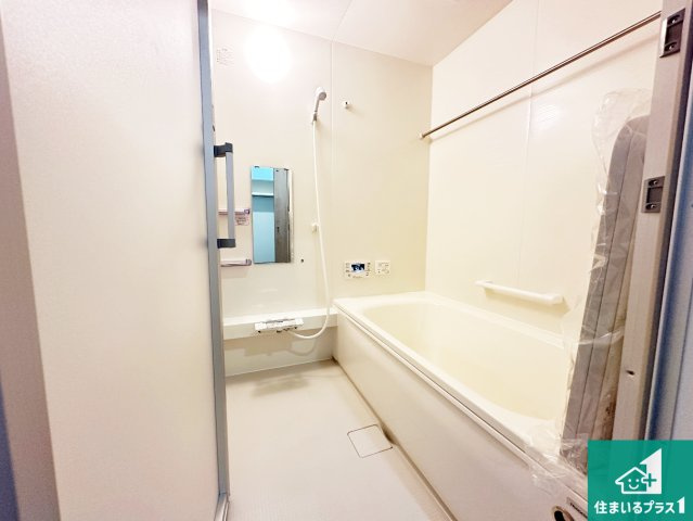 桜井市西之宮　新築一戸建ての浴室|足をゆったり伸ばして寛げる浴槽です。浴室乾燥機も設置しているので、雨の日の洗濯物も安心です♪