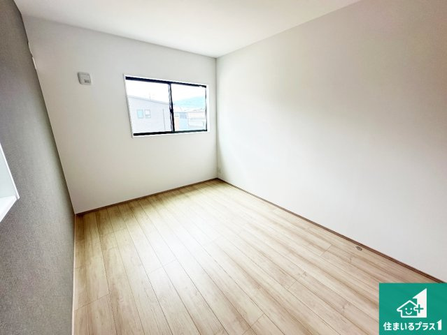 桜井市西之宮　新築一戸建ての洋室|シンプルな洋室は、自分好みのインテリアが楽しめます♪ご家族とインテリアや家具を選びに行くのは新築購入時の醍醐味の一つです。ぜひお楽しみください♪