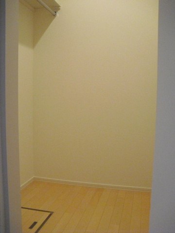 フォンテ　横濱の収納|たっぷり収納できるウォークインクローゼット