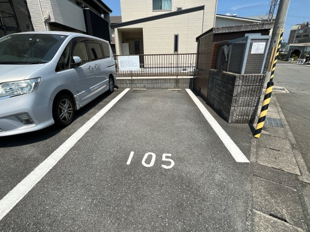 プランレーヌⅡの駐車場