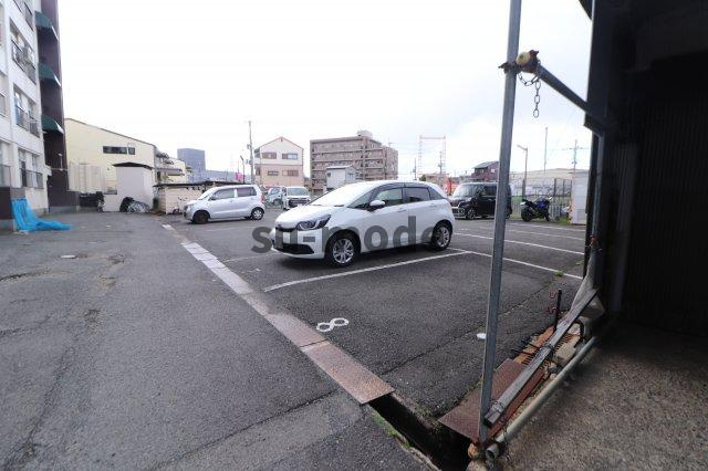 鳥飼マンションの駐車場