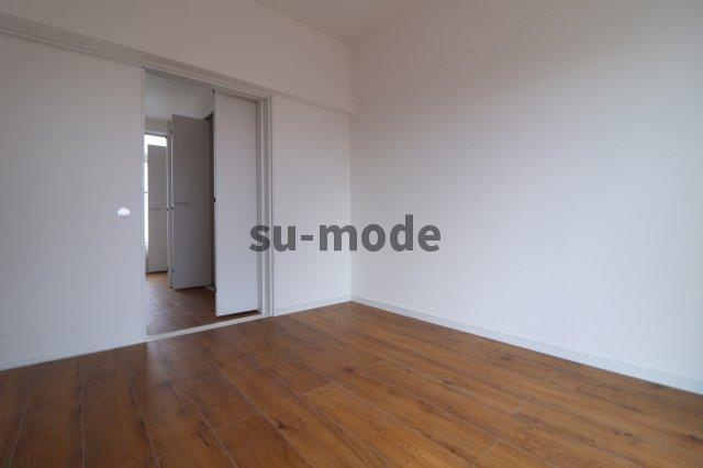 鳥飼マンションの洋室