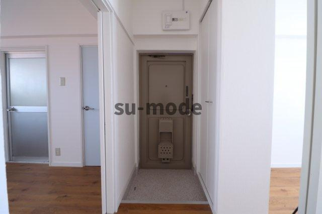 鳥飼マンションの玄関