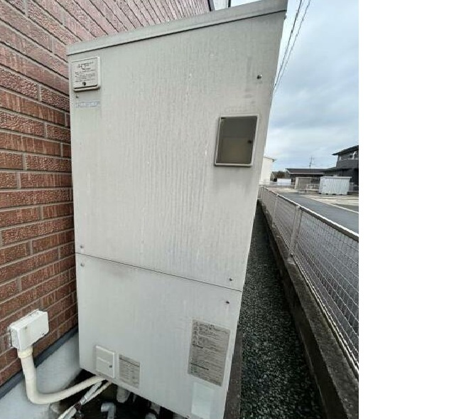 八代市松崎町中古戸建の発電・温水設備