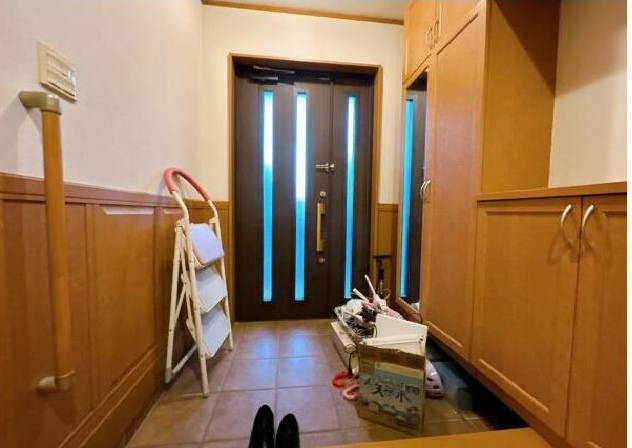 八代市松崎町中古戸建の玄関|残置物は撤去されます