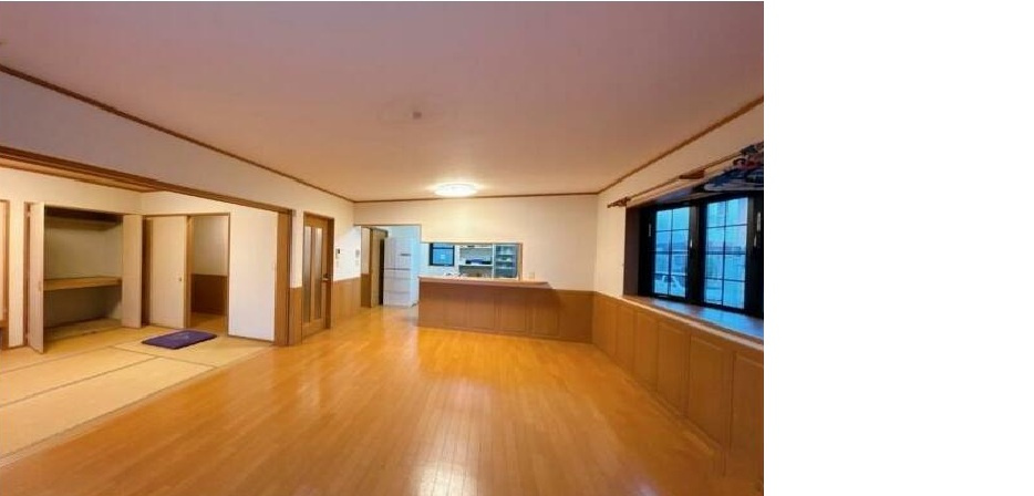 八代市松崎町中古戸建の居間・リビング