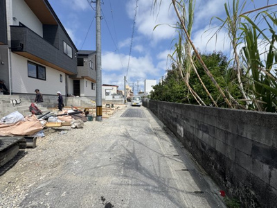 【前面道路含む現地写真】 | 豊見城市名嘉地（全3棟）3号棟 | ※南側4m道路♪