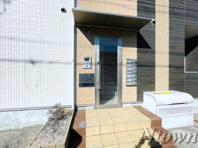 【エントランス】 | Loft10名駅 | 建物の内部です