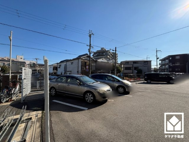 ルネ武庫川の駐車場