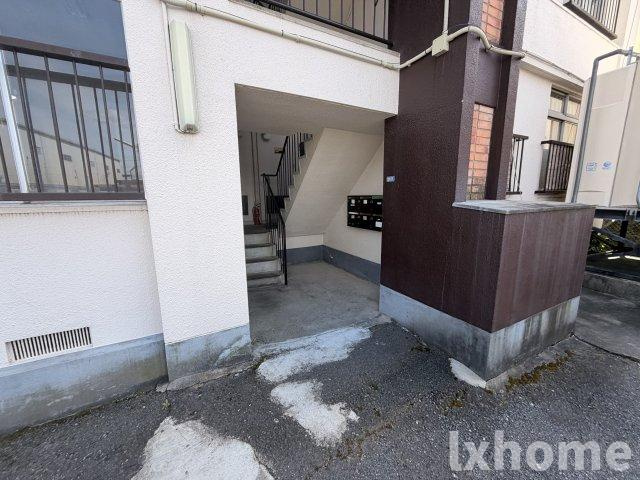 鳥飼マンションのエントランス