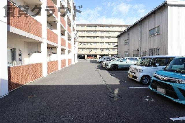 アーバンシャトー千葉の駐車場|カースペースがあります