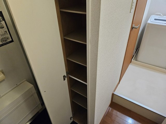 【玄関】 | レオパレスリバーサイドタイラ | 備品や設備仕様は号室等により異なります現地をご確認下さい。