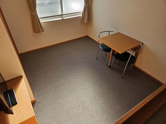 【居間・リビング】 | レオパレスリバーサイドタイラ | 備品や設備仕様は号室等により異なります現地をご確認下さい。