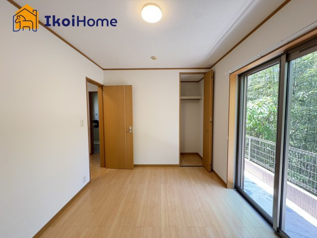 神戸市西区桜が丘西町2丁目　中古戸建の寝室|【ホームページに現地動画掲載中】●年中無休：当日予約可●大きな窓があるので明るく開放感抜群です！