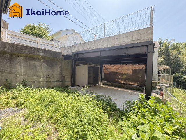神戸市西区桜が丘西町2丁目　中古戸建のバルコニー|【ホームページに現地動画掲載中】年中無休：当日予約可●外には大きな物置がございます！屋根もあり便利！