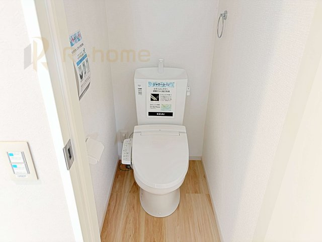 つくば市東光台2期　新築戸建て　1号棟のトイレ|温水洗浄便座付きのトイレ。
トイレが２ヵ所設置で朝の忙しい時間でも安心です。