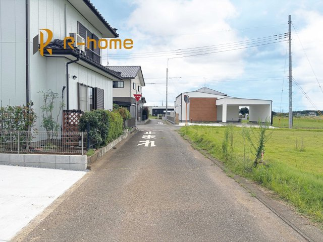 つくば市東光台2期　新築戸建て　1号棟の前面道路含む現地写真|堂々！建物完成♪実際のお部屋をご見学可能です♪
ご見学が一番の資料！お気軽にお問い合わせ下さい♪