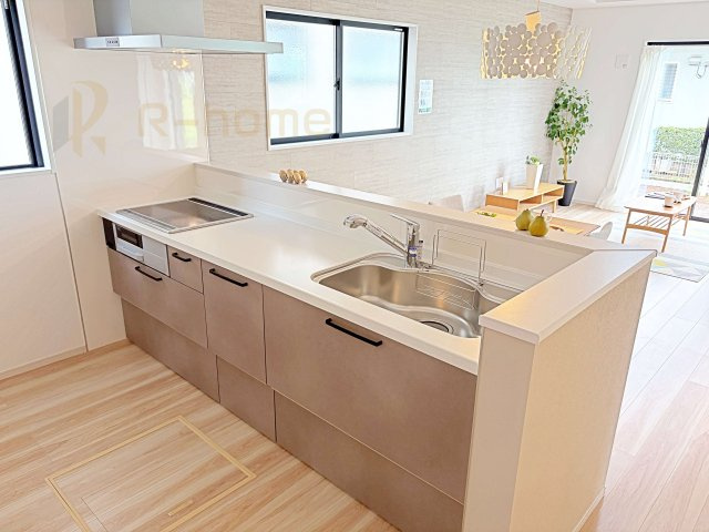つくば市東光台2期　新築戸建て　1号棟のキッチン|ＩＨクッキングヒーターで空気もクリーン、お掃除もラクラク♪キッチン周りが清潔に保てます。