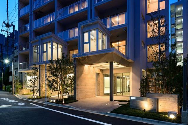 新宿区中落合１丁目の賃貸マンションのエントランス|★夜のメインエントランス★