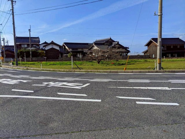 大山町末長売土地の外観|県道沿いに位置しております〇
本物件は上水道、下水道の引込が必要となります。