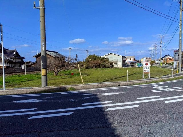 大山町末長売土地の周辺|全面道路になります。広々としております。
