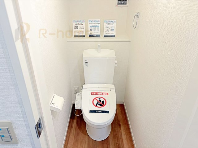 つくば市東光台2期　新築戸建て　2号棟のトイレ|温水洗浄便座付きのトイレ。
トイレが２ヵ所設置で朝の忙しい時間でも安心です。