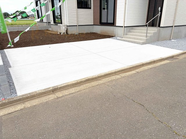 つくば市東光台2期　新築戸建て　2号棟の駐車場|カースペースは2台お停めいただけます♪
