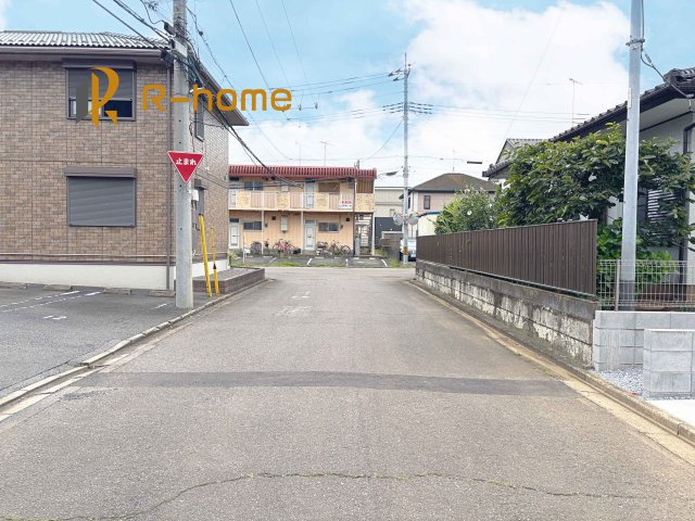つくば市東光台2期　新築戸建て　2号棟の前面道路含む現地写真|堂々！建物完成♪実際のお部屋をご見学可能です♪
ご見学が一番の資料！お気軽にお問い合わせ下さい♪