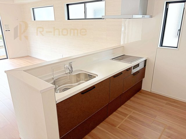 つくば市東光台2期　新築戸建て　2号棟のキッチン|ＩＨクッキングヒーターで空気もクリーン、お掃除もラクラク♪キッチン周りが清潔に保てます。