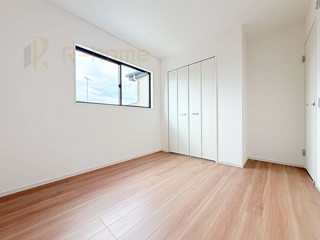 つくば市東光台2期　新築戸建て　2号棟の洋室|どんな部屋家具も合わせやすいシンプルな洋室！
たっぷりの日差しと心地よい風が舞い込む住まい♪