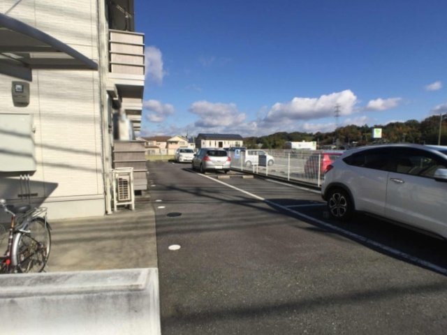 ブランコートの駐車場