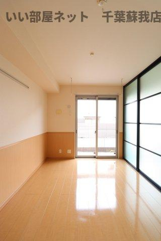 ルミエールⅡの寝室|開放的な寝室です