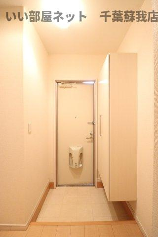 ルミエールⅡの玄関|収納もある玄関です