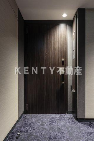 【玄関】 | 大崎ステーションレジデンス | 収納もある玄関です