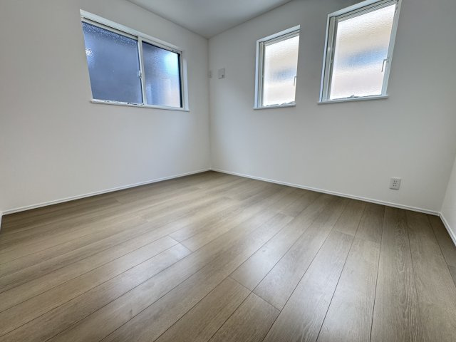 豊見城市名嘉地（全3棟）ラスト2号棟の洋室|2号棟　洋室6.04帖＋CL付き♪