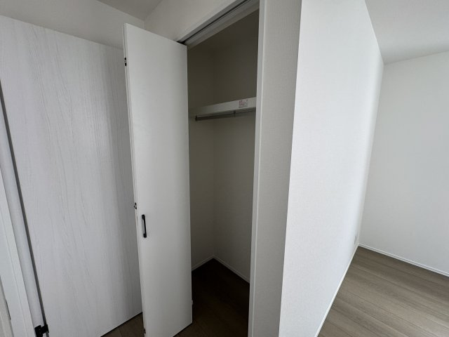 豊見城市名嘉地（全3棟）ラスト2号棟の収納|2号棟　洋室6.04帖＋CL付き♪
