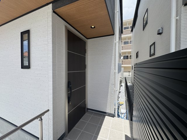 豊見城市名嘉地（全3棟）ラスト2号棟の玄関|2号棟　スマートキー付き♪